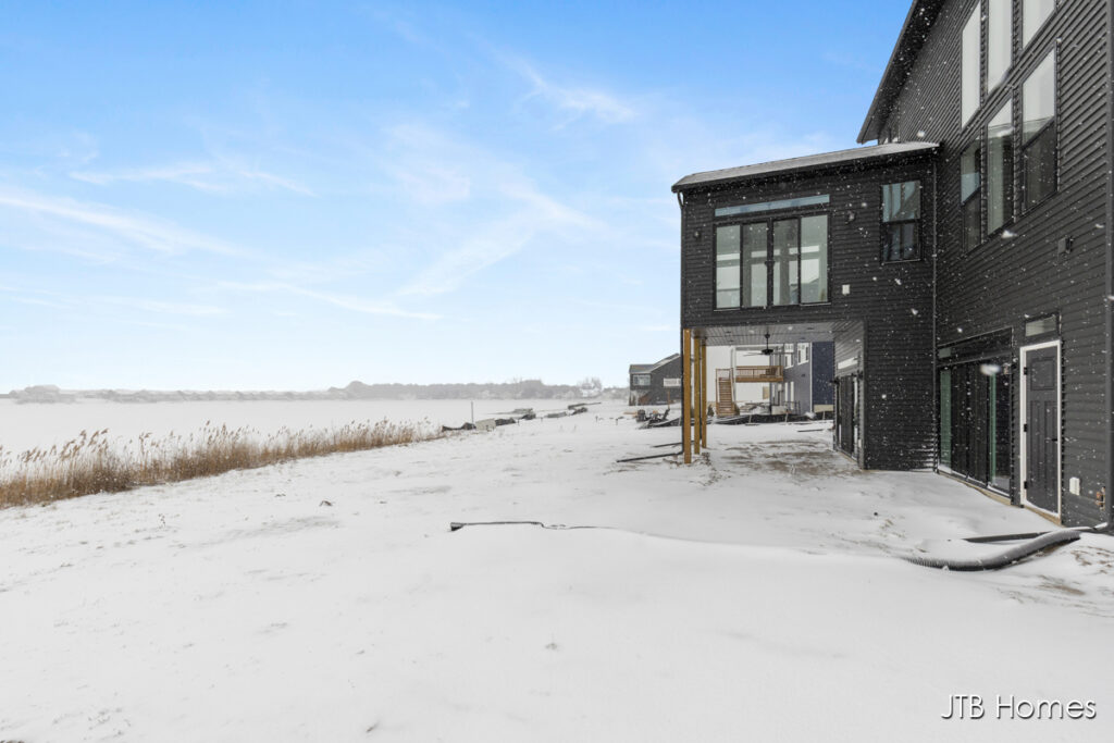 60 PW_Chestnut_Exterior (1)