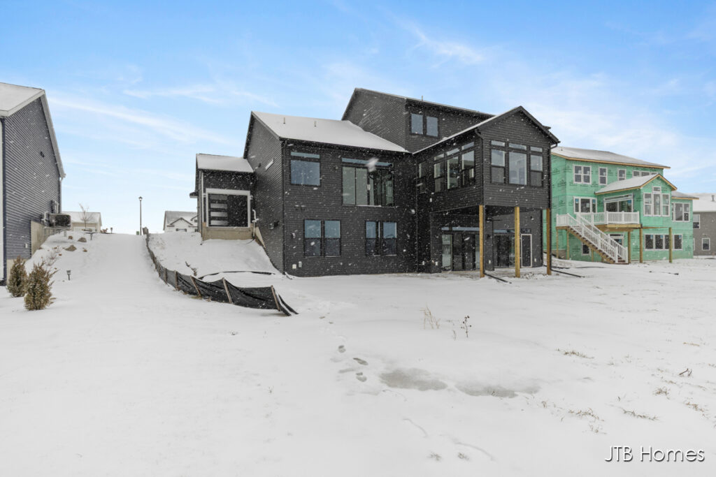 60 PW_Chestnut_Exterior (2)