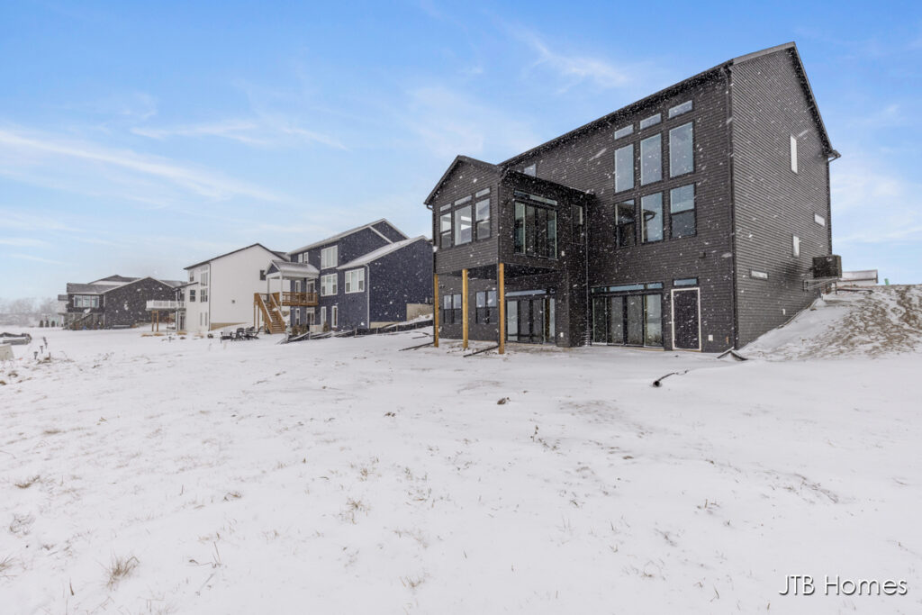 60 PW_Chestnut_Exterior (4)