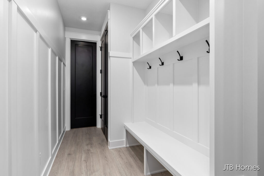 60 PW_Chestnut_Mudroom_2.26